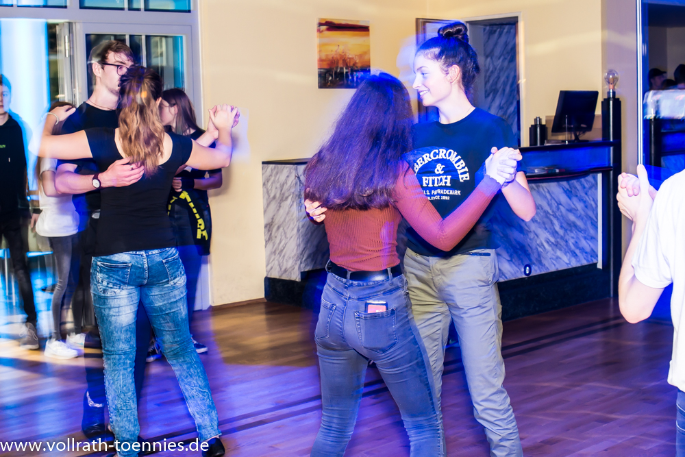 2019 11 09 Tanzparty Jugend 0139